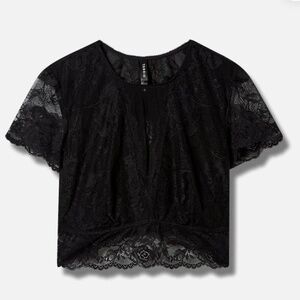 Torrid Black Floral Lace Short Sleeve Crop Top Size 2